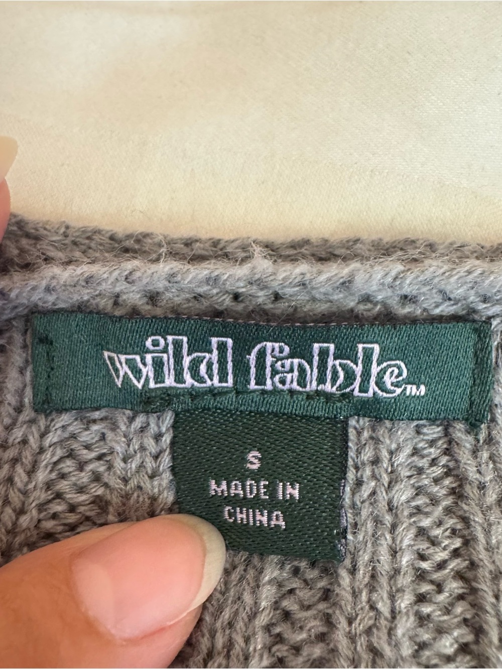 Wild Fable Gray Ribbed V-Neck Sweater Size Small - Picture 3 of 6